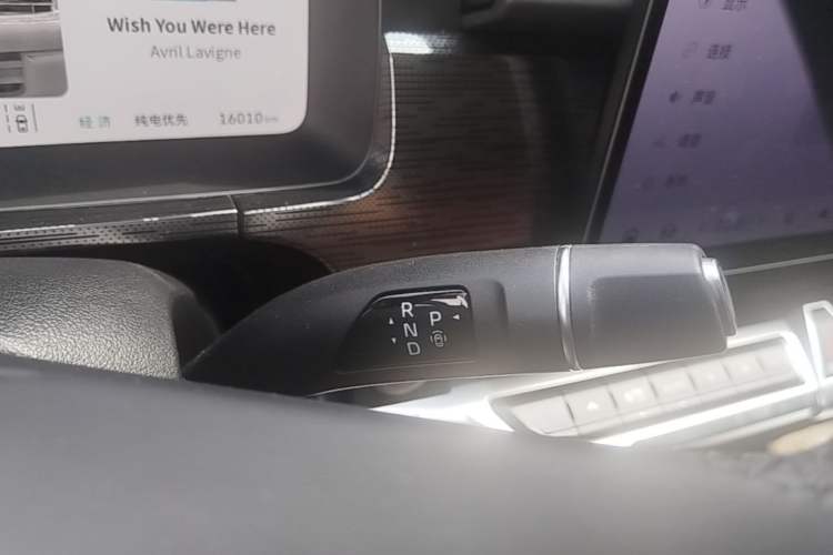 Used Tank 400 New Energy 2026 Model—Hi4-Z Smart Enjoyment Version Gear Lever