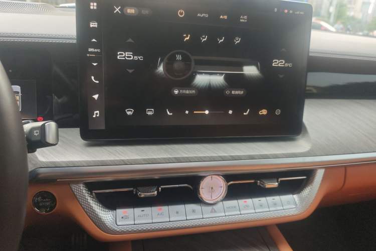 Used Tank 500 2022 3.0T Business Edition Summit Model 7-Seater Audio And AC Panel