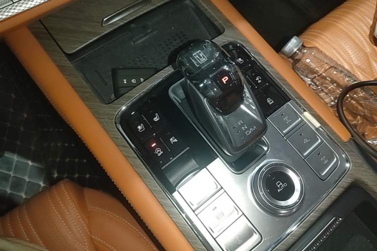 Used Tank 500 2022 3.0T Sport Edition "Creation" Style 7 Seats Gear Lever