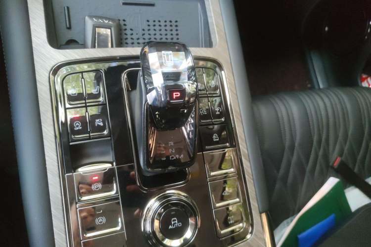 Used Tank 500 2022 3.0T Black Warrior Limited Edition 5 Seats Gear Lever
