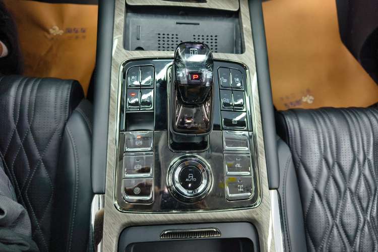 Used Tank 500 2022 3.0T Black Warrior Limited Edition 5 Seats Gear Lever