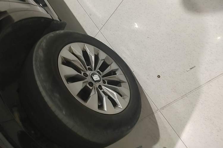 Used Tank 500 2022 3.0T Sport Edition "Creation" Style 7 Seats Left Front Wheel Hub