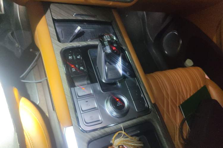 Used Tank 500 2022 3.0T Business Edition "Creation" Style 7 Seats Gear Lever