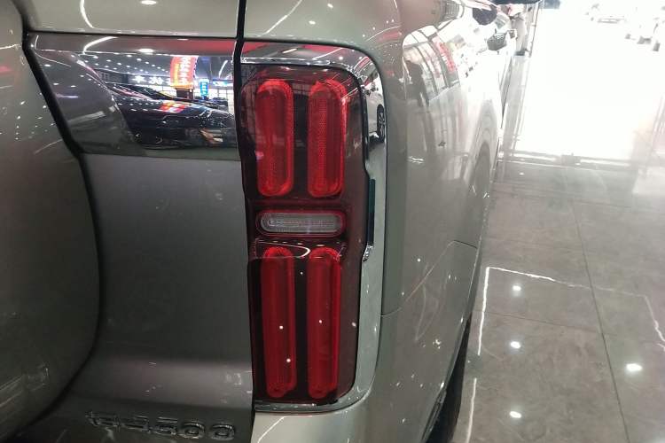 Used Tank 500 2022 3.0T Sport Edition "Creation" Style 7 Seats Right Rear Taillight