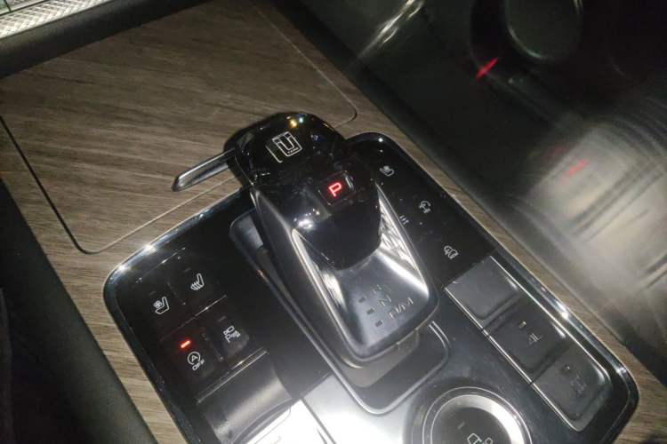 Used Tank 500 2022 3.0T Sport Edition "Creation" Style 7 Seats Gear Lever