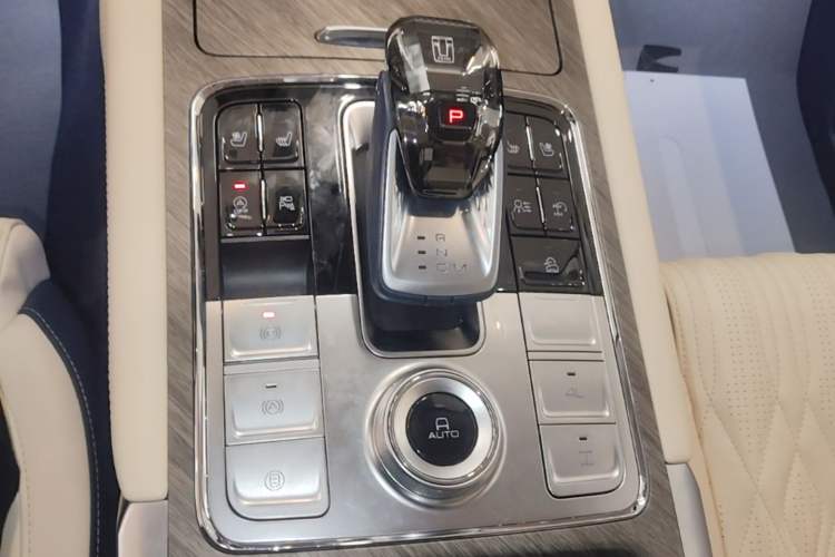 Used Tank 500 2022 3.0T Sport Edition "Creation" Style 7 Seats Gear Lever