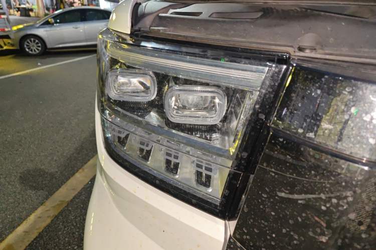 Used Tank 500 2022 3.0T Sport Edition Summit Model 7-Seater Right Front Headlight