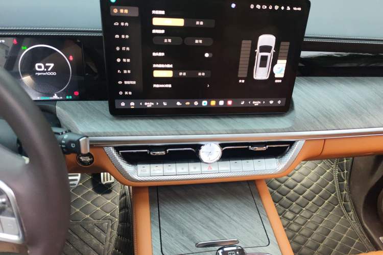 Used Tank 500 2023 3.0T Business Edition Realm-Setting 7-Seater Audio And AC Panel