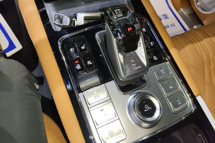 Used Tank 500 2023 3.0T Sport Edition Realm-Design 7-Seater Gear Lever