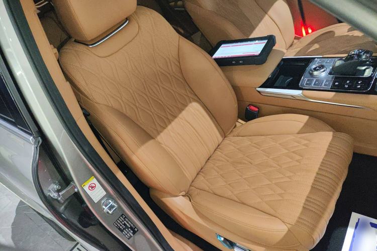 Used Tank 500 2023 3.0T Sport Edition Realm-Design 7-Seater Right Front Seat