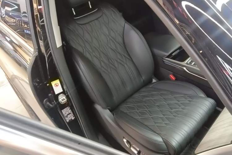 Used Tank 500 New Energy 2023 Hi4-T Right Front Seat