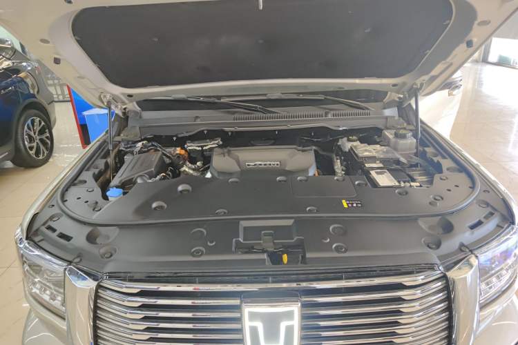 Used Tank 500 New Energy 2023 Hi4-T Engine Bay
