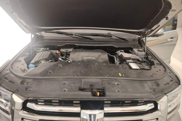 Used Tank 500 New Energy 2023 Hi4-T Engine Bay