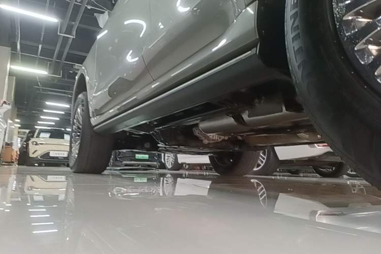 Used Tank 500 New Energy 2023 Hi4-T Left Side Sill