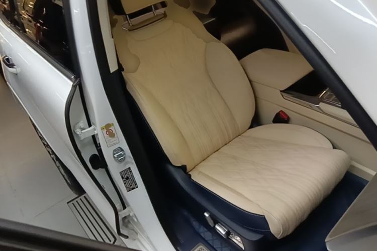 Used Tank 500 New Energy 2023 Hi4-T Right Front Seat