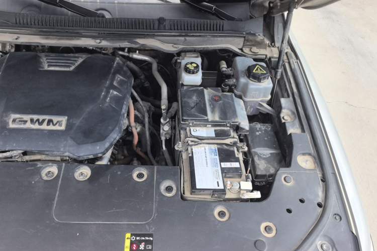 Used Tank 500 New Energy 2023 Hi4-T Engine Bay Left