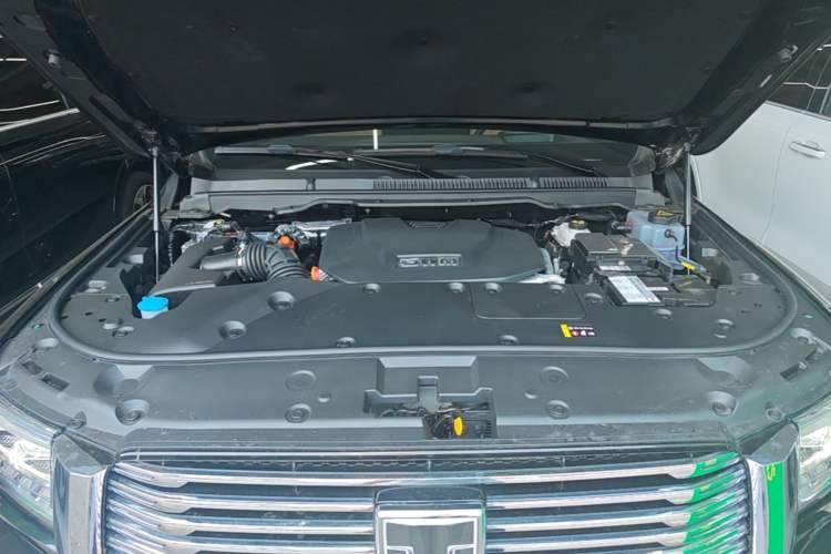 Used Tank 500 New Energy 2024 Hi4-T Engine Bay