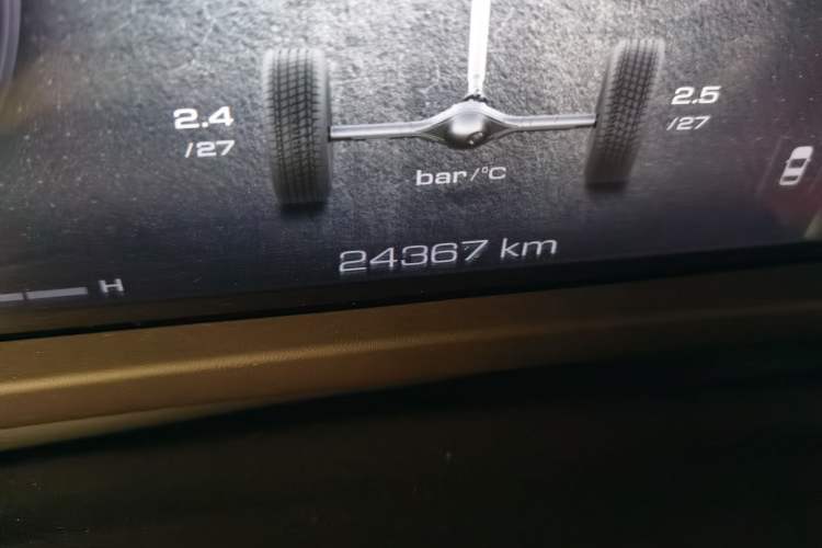 Used Tank 500 New Energy 2024 Hi4-T Odometer Close Up