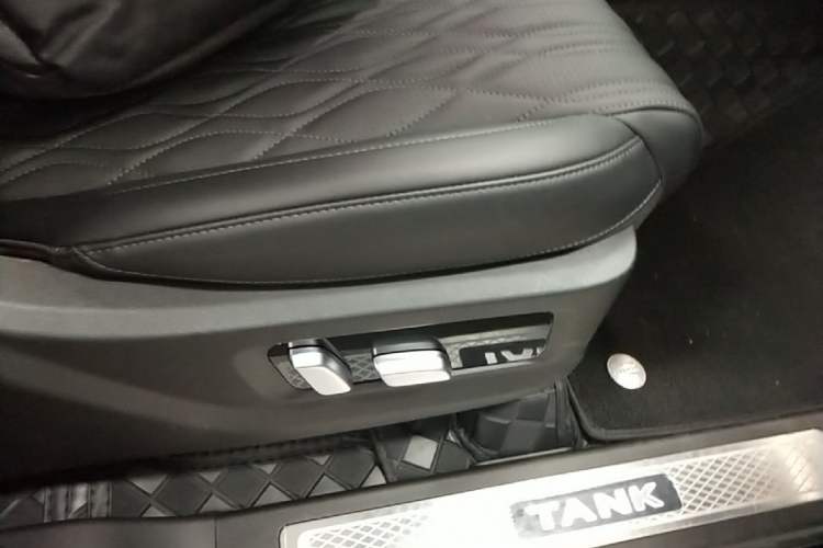 Used Tank 500 New Energy 2024 Hi4-T Black Warrior Edition Right Front Seat