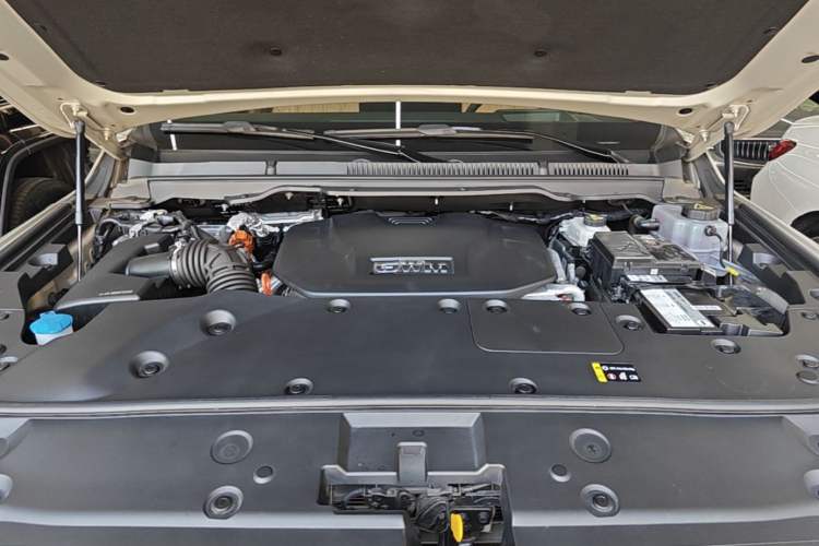 Used Tank 500 New Energy 2024 Hi4-T Engine Bay