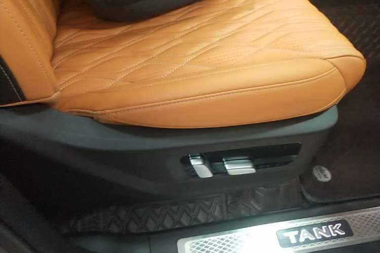Used Tank 500 New Energy 2024 Hi4-T Right Front Seat