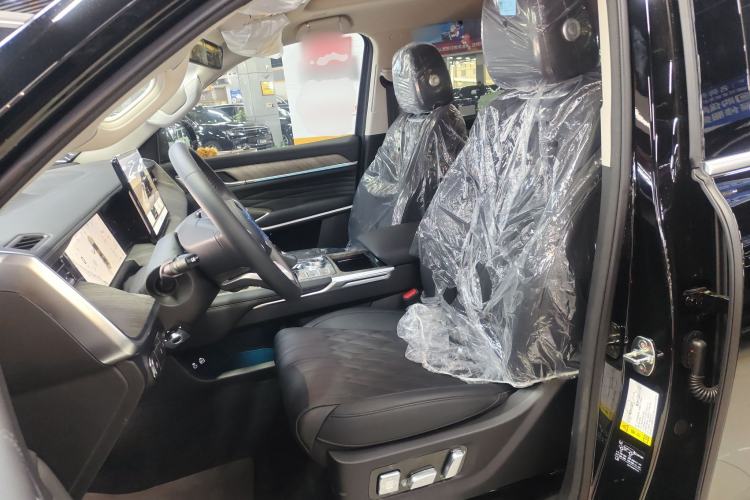 Used Tank 500 New Energy 2025 Hi4-Z Left Front Seat