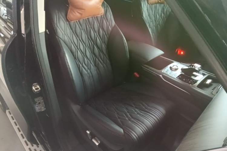 Used Tank 500 New Energy 2025 Hi4-Z Right Front Seat