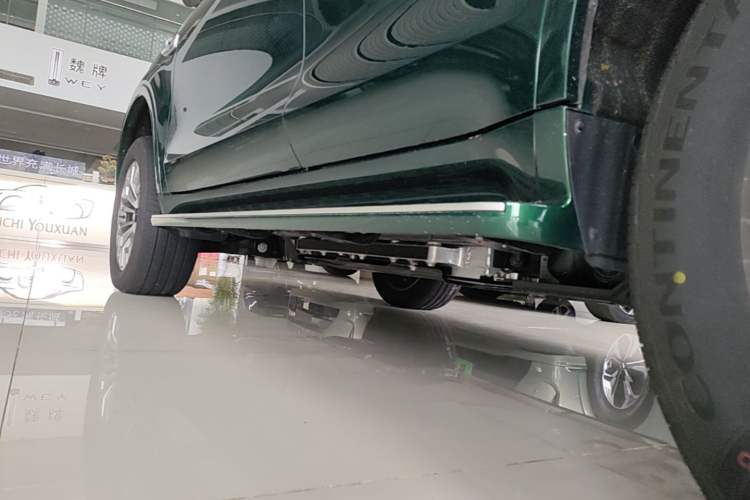 Used Tank 500 New Energy 2025 Hi4-Z Left Side Sill