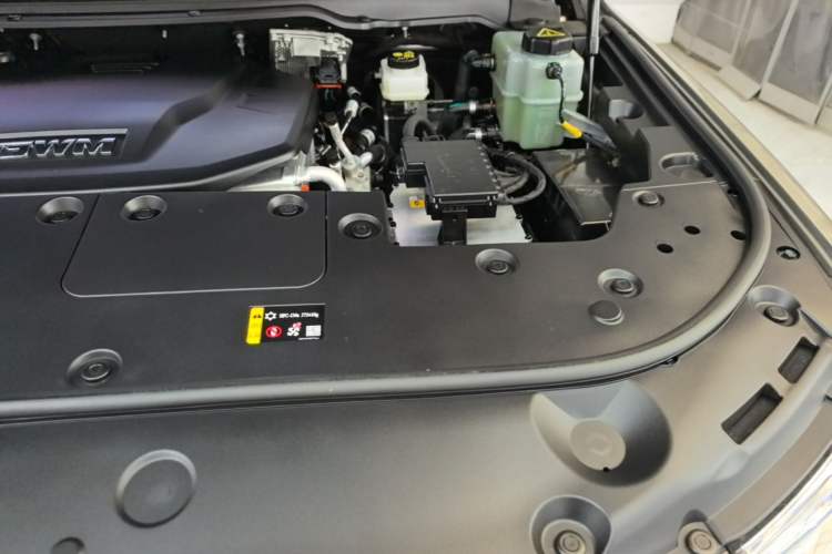 Used Tank 500 New Energy 2025 Hi4-Z Engine Bay Left