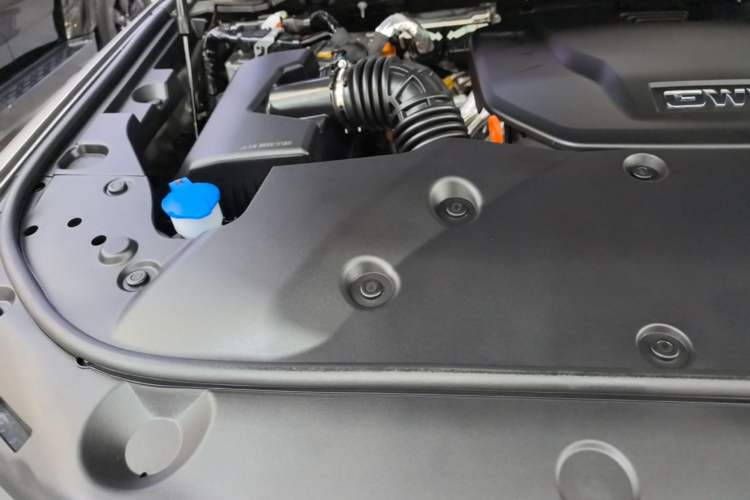 Used Tank 500 New Energy 2025 Hi4-Z Engine Bay Right