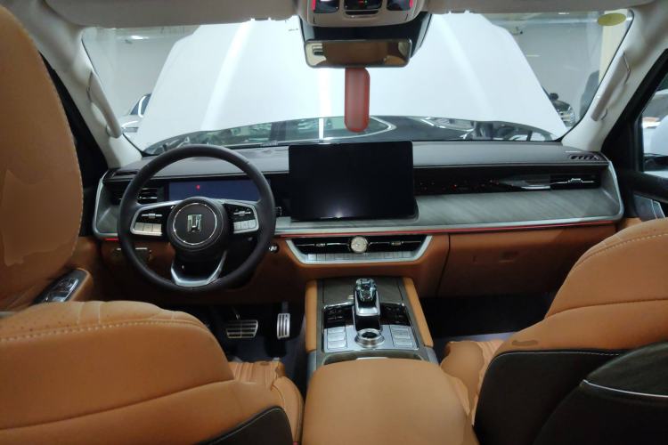 Used Tank 500 New Energy 2025 Hi4-Z Center Console