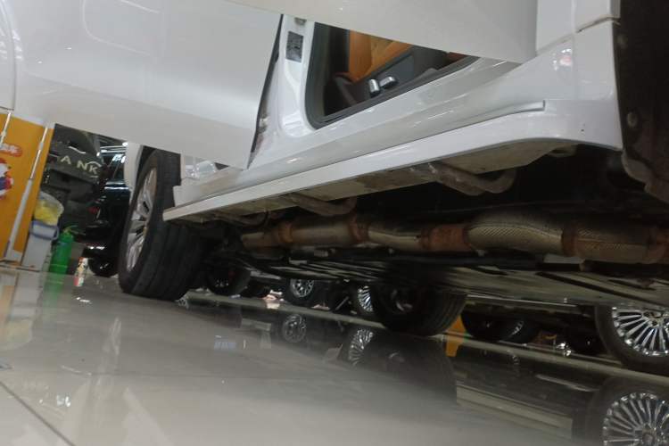 Used Tank 500 New Energy 2025 Hi4-Z Right Side Sill