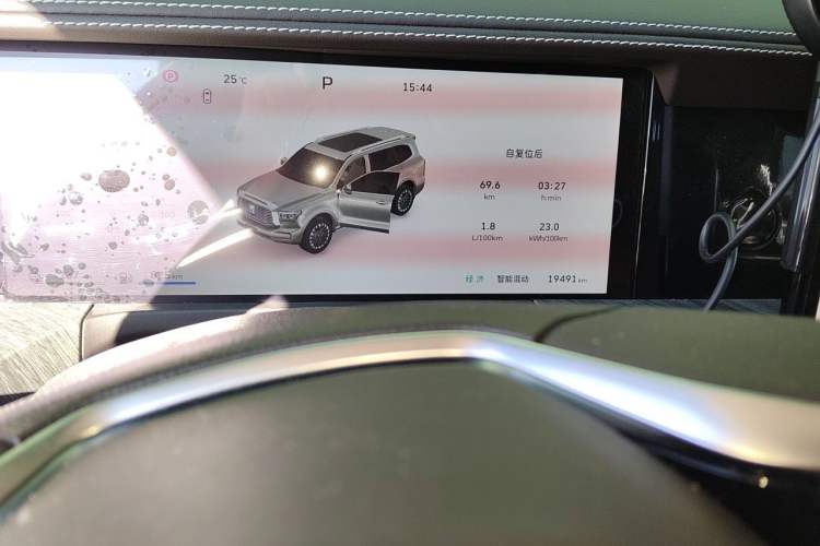 Used Tank 500 New Energy 2025 Hi4-Z Odometer Close Up