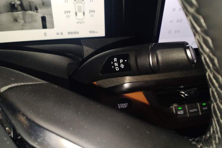 Used Tank 500 New Energy 2026 Model—Hi4-Z Smart Enjoyment Version Gear Lever