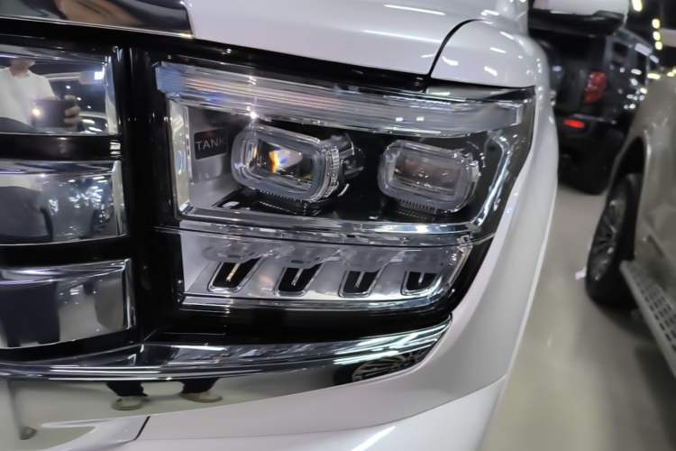 Used Tank 500 New Energy 2026 Model—Hi4-Z Smart Enjoyment Version Left Front Headlight