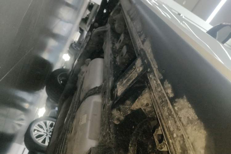 Used Tank 500 New Energy 2026 Model—Hi4-T Smart Enjoyment Version Left Side Sill