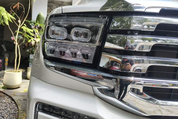 Used Tank 500 New Energy 2026 Model—Hi4-Z Smart Enjoyment Version Right Front Headlight