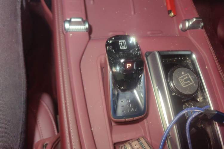 Used Tank 700 New Energy 2024 Hi4-T Extreme Edition Gear Lever