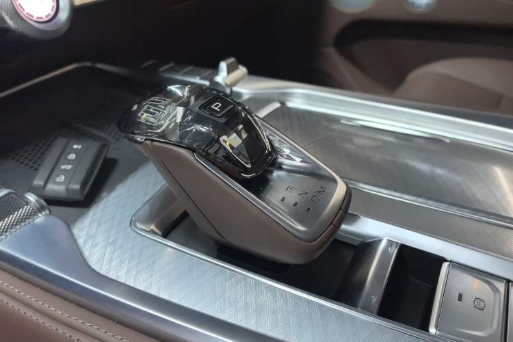 Used Tank 700 New Energy 2024 Hi4-T Extreme Edition Gear Lever