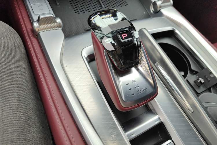 Used Tank 700 New Energy 2024 Hi4-T Extreme Edition Gear Lever