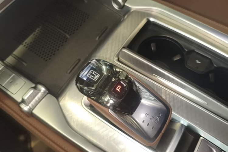 Used Tank 700 New Energy 2024 Hi4-T Extreme Edition Gear Lever