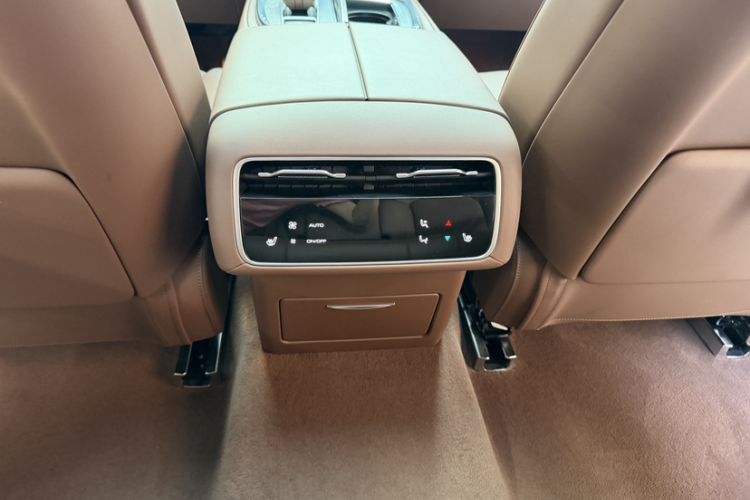 Used Tank 700 New Energy 2024 Hi4-T Extreme Edition Interior 5
