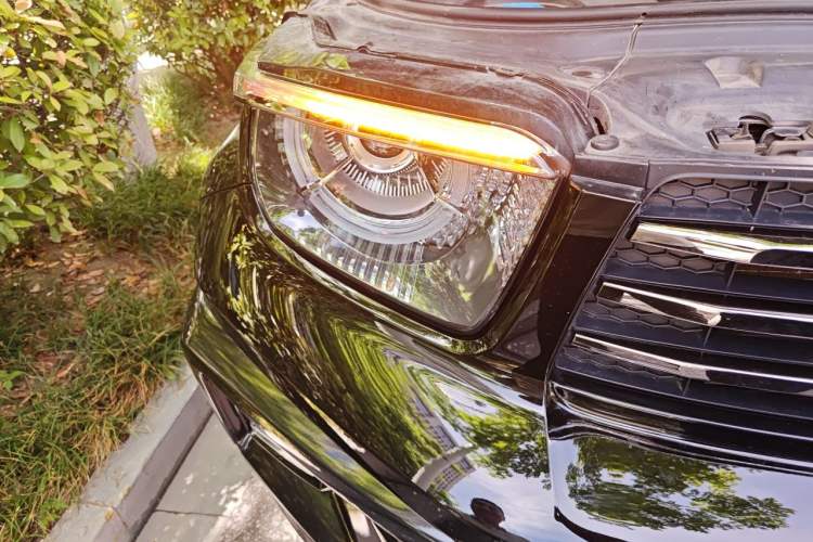 Used Tank 700 New Energy 2024 Hi4-T Extreme Edition Right Front Headlight