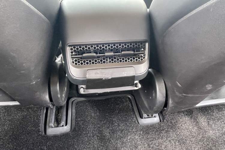 Used Tesla Model 3 2019 Long-Range All-Wheel-Drive Version Interior 1