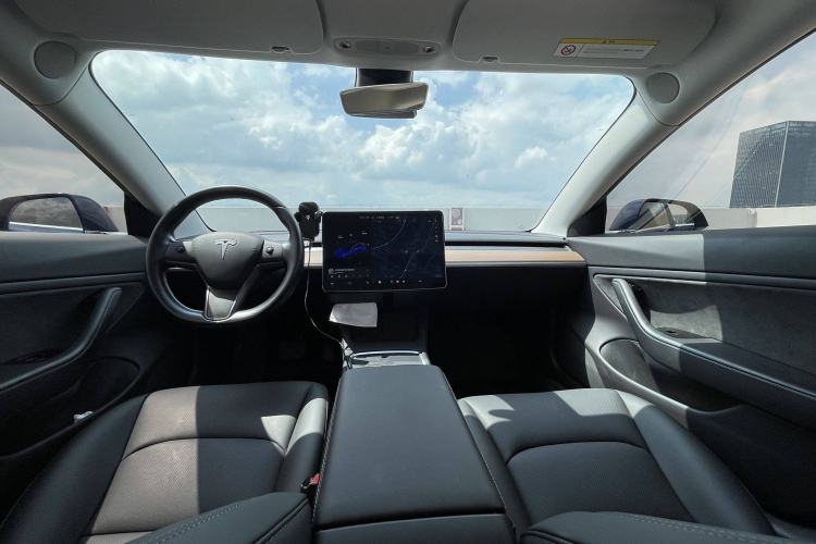 Used Tesla Model 3 2019 Long-Range All-Wheel-Drive Version Interior 2