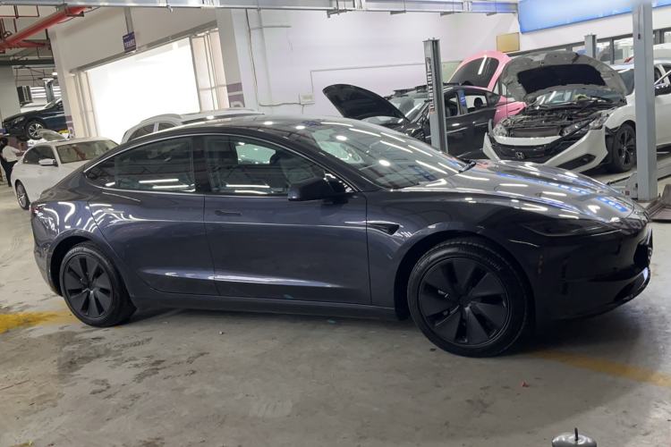 Used Tesla Model 3 2025 Rear-Wheel-Drive Version Exterior 2