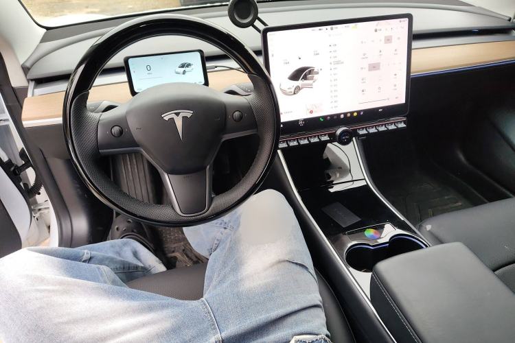Used Tesla Model 3 2019 Long-Range All-Wheel-Drive Version Center Console