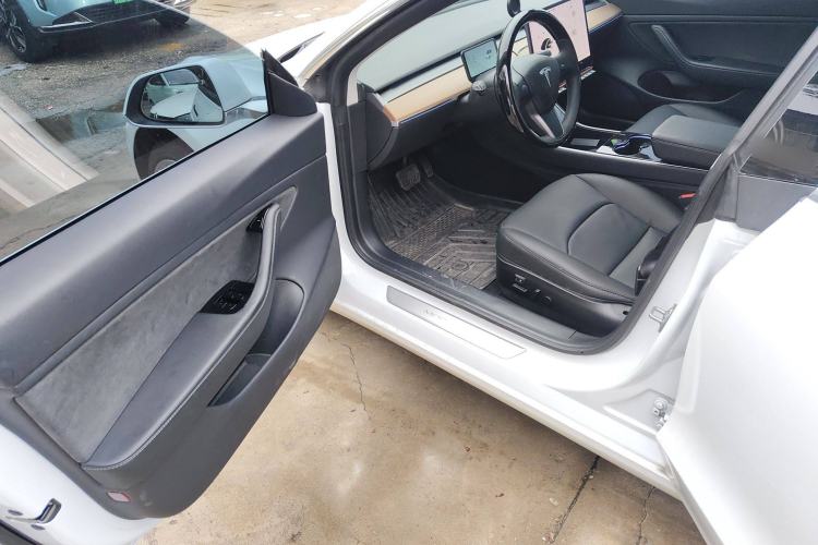 Used Tesla Model 3 2019 Long-Range All-Wheel-Drive Version Driver Seat