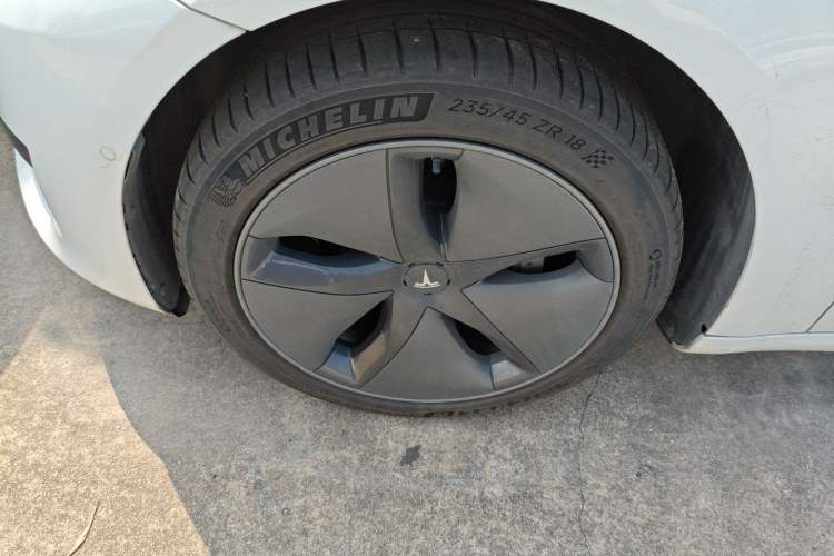 Used Tesla Model 3 2019 Standard Range Rear-Wheel Drive Upgraded Version (60 kWh) Exterior 3