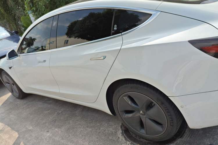 Used Tesla Model 3 2019 Standard Range Rear-Wheel Drive Upgraded Version (60 kWh) Exterior 4